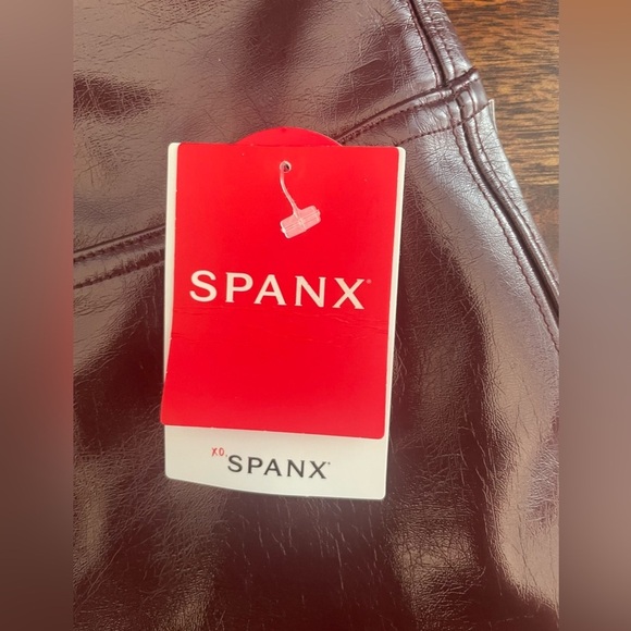 - SPANXshape Faux Leather patent leggings- size M - Picture 11 of 15